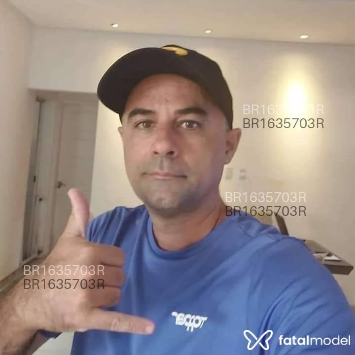 Acompanhante homem com cabelo castanho de olhos castanhos em Salvador - Leoni Santana