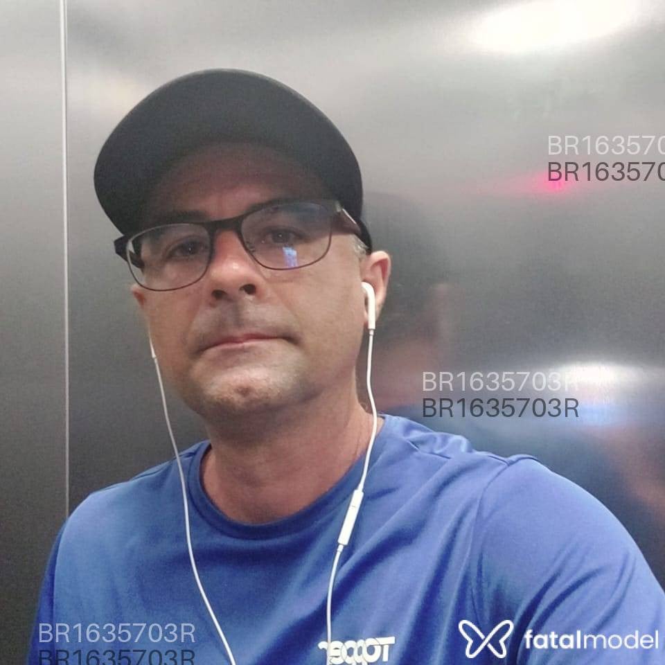 Acompanhante homem com cabelo castanho de olhos castanhos em Salvador - Leoni Santana