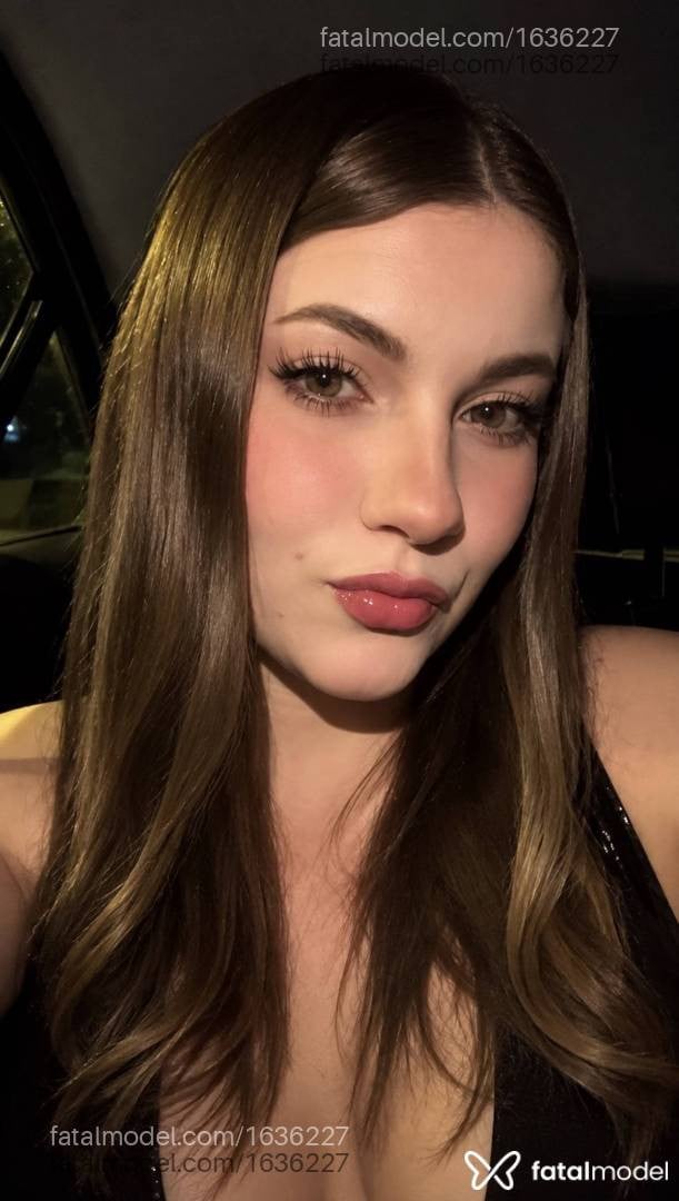 Acompanhante mulher com cabelo castanho de olhos verdes - Sophia