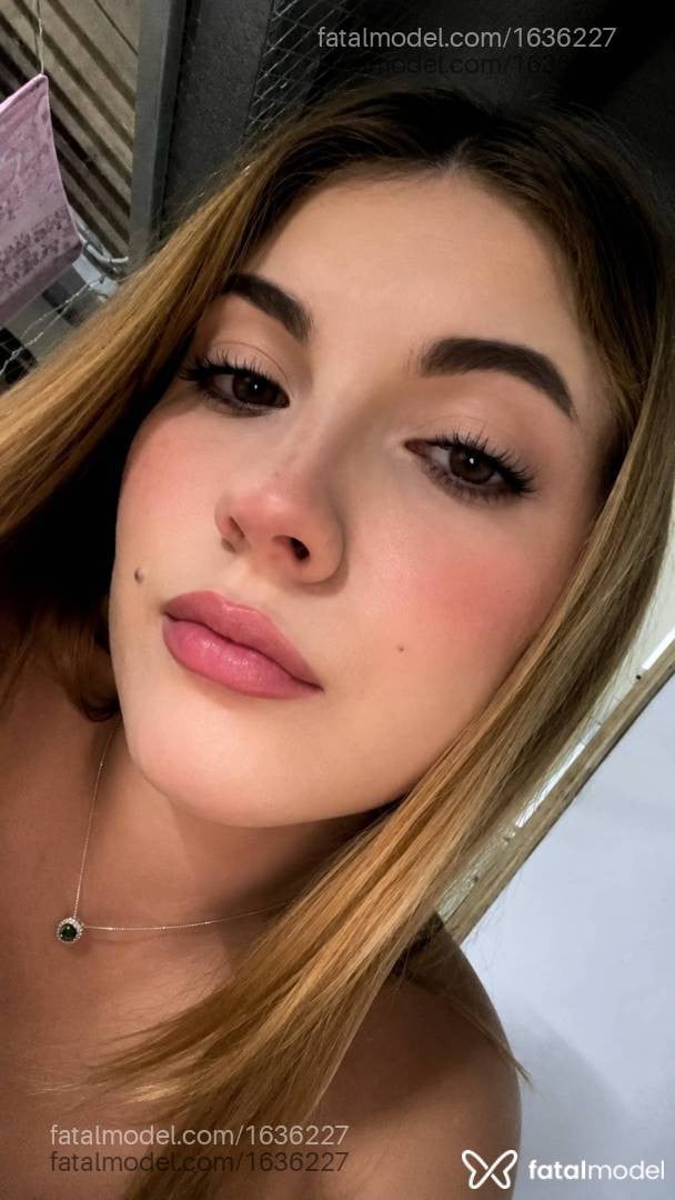 Acompanhante mulher loira (o) de olhos verdes - Sophia