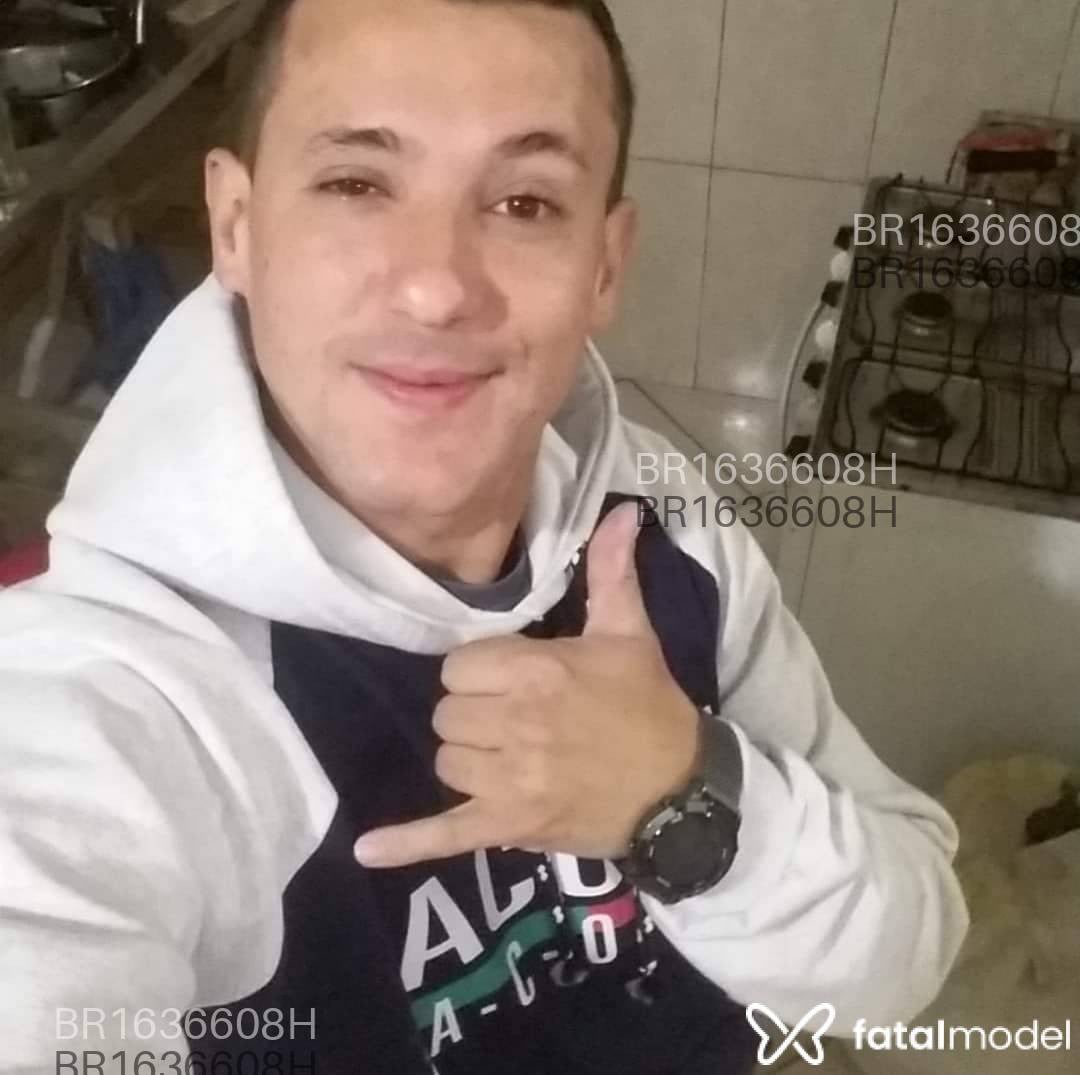 Acompanhante homem com cabelo castanho de olhos castanhos em Palhoça - Lucas Souza