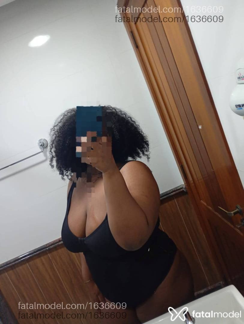 Acompanhante mulher morena (o) de olhos pretos - Maria
