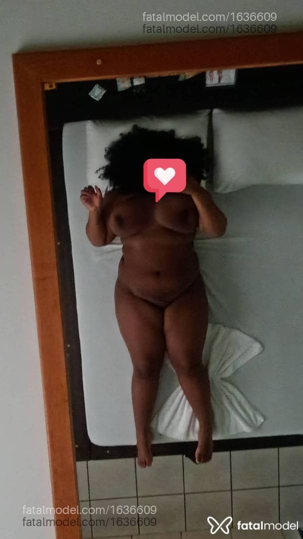 Acompanhante mulher morena (o) de olhos pretos - Maria