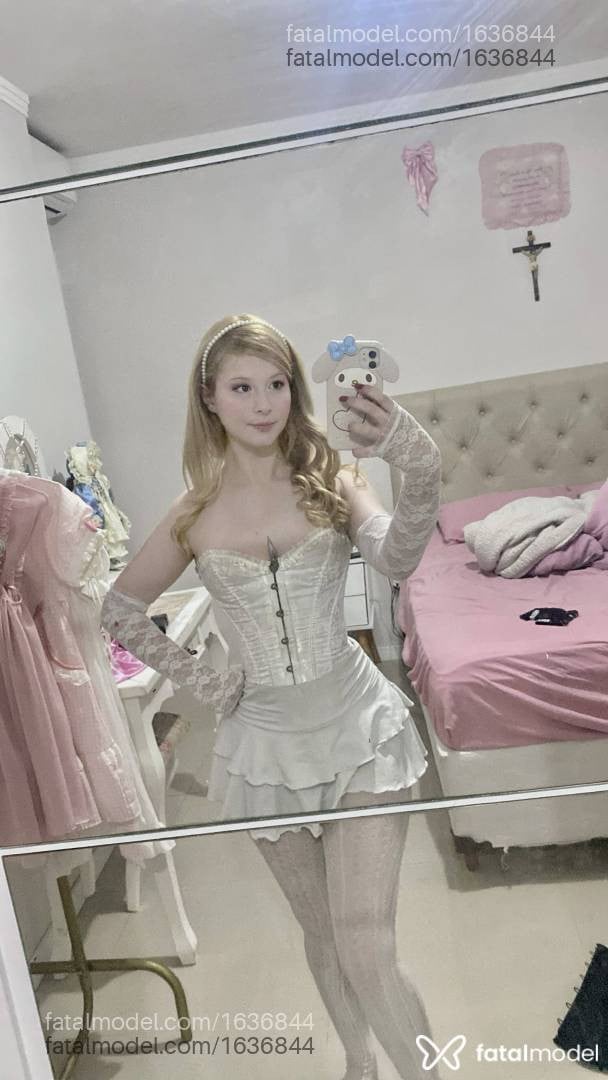 Acompanhante mulher loira (o) de olhos castanhos - Camy Bunny