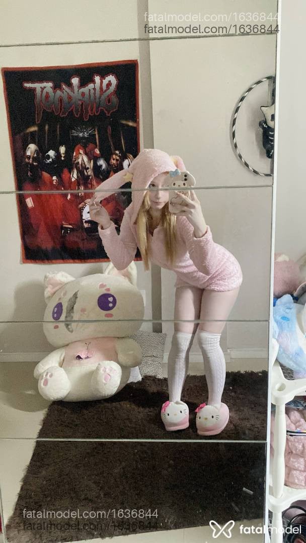 Acompanhante mulher loira (o) de olhos castanhos - Camy Bunny