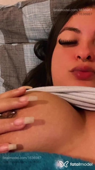 Acompanhante mulher com cabelo castanho de olhos mel - Júlia reis Acompanhante mulher com cabelo castanho de olhos mel - Júlia reis