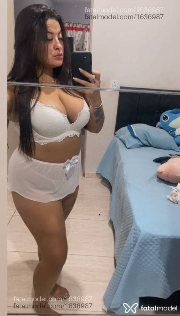 Acompanhante mulher com cabelo castanho de olhos mel - Júlia reis