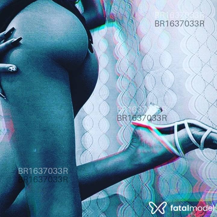 Acompanhante mulher com cabelo castanho de olhos verdes em Virtual - Sofie Silveira