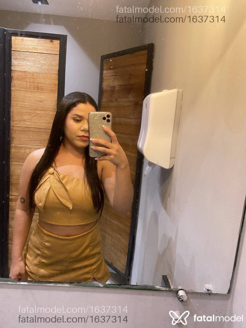 Acompanhante mulher morena (o) de olhos pretos - Suzy Oliveira Acompanhante mulher morena (o) de olhos pretos - Suzy Oliveira