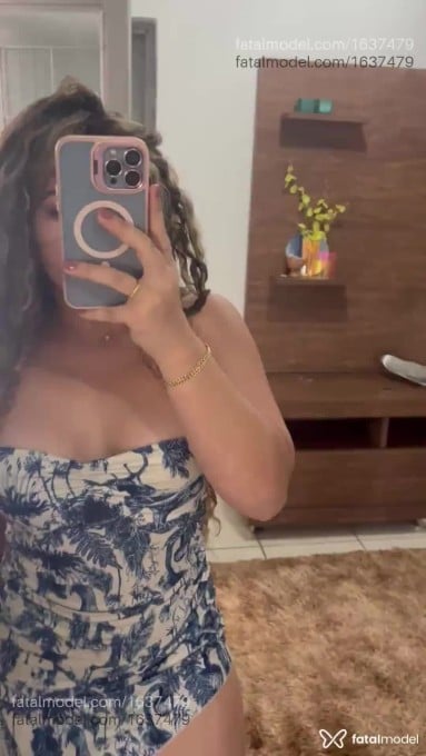 Acompanhante mulher loira (o) de olhos castanhos em Uberlândia Acompanhante mulher loira (o) de olhos castanhos em Uberlândia - Carol