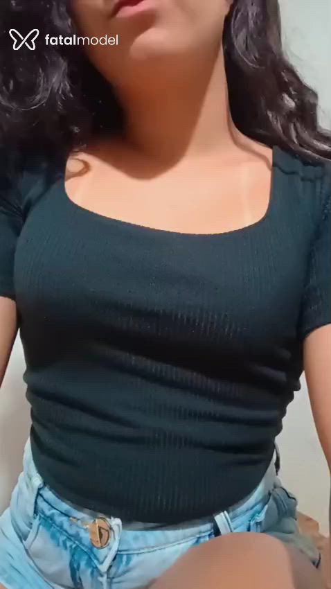 Acompanhante mulher com cabelo castanho de olhos castanhos - Amélia Acompanhante mulher com cabelo castanho de olhos castanhos - Amélia