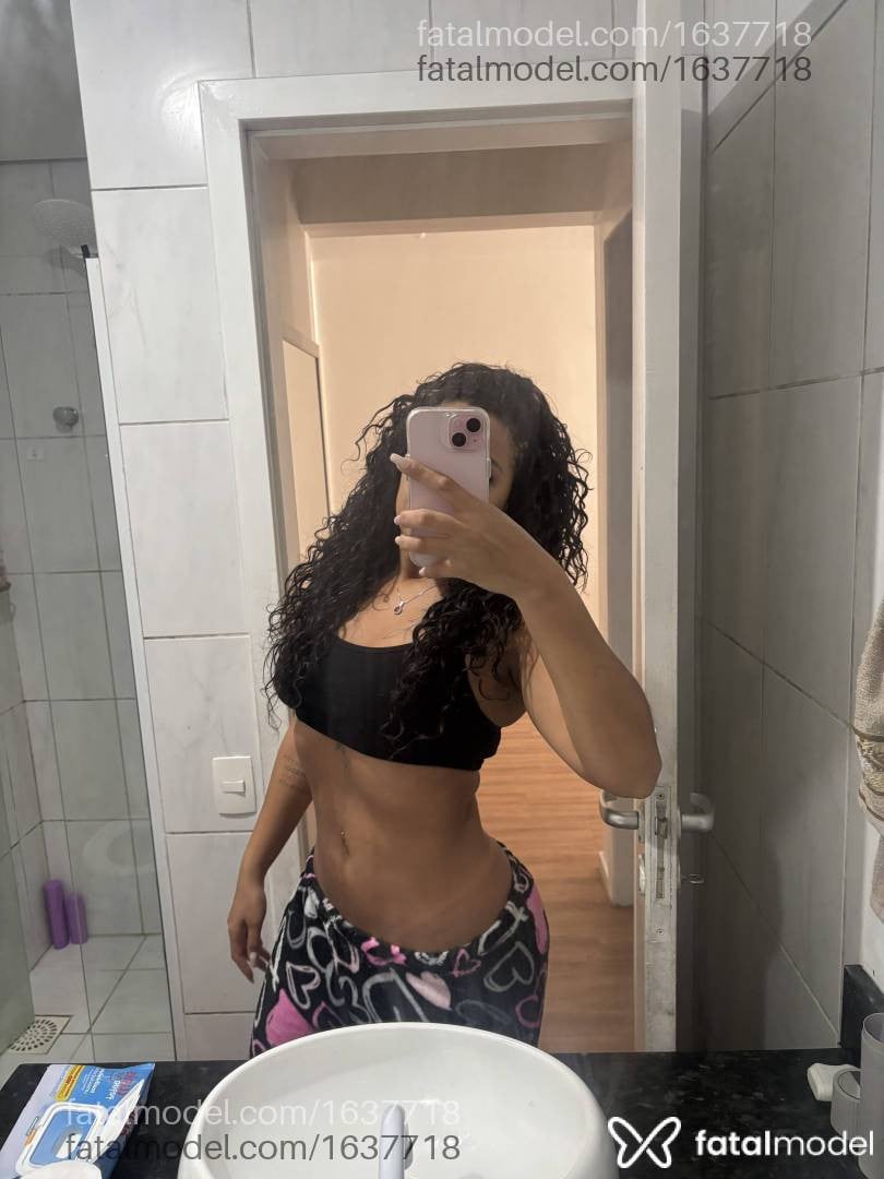 Acompanhante mulher com cabelo castanho de olhos mel - Graziele Alcântara