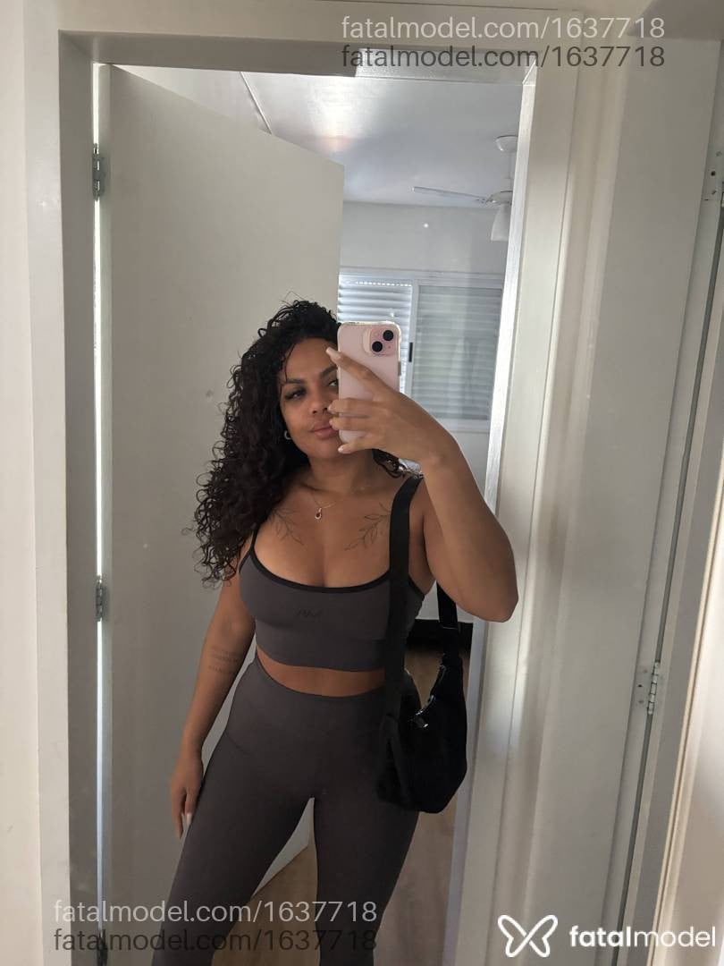 Acompanhante mulher com cabelo castanho de olhos mel - Graziele Alcântara