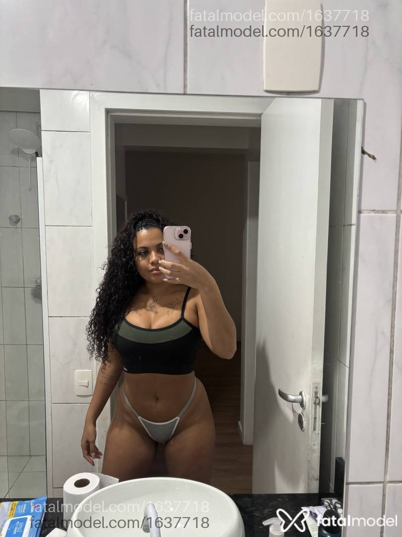 Acompanhante mulher com cabelo castanho de olhos mel - Graziele Alcântara