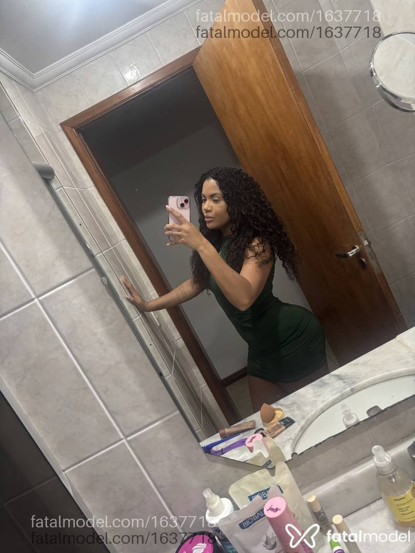 Acompanhante mulher com cabelo castanho de olhos mel - Graziele Alcântara