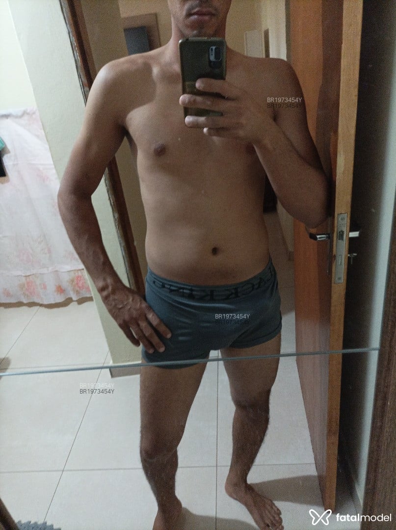 Acompanhante homem morena (o) de olhos castanhos - Victor