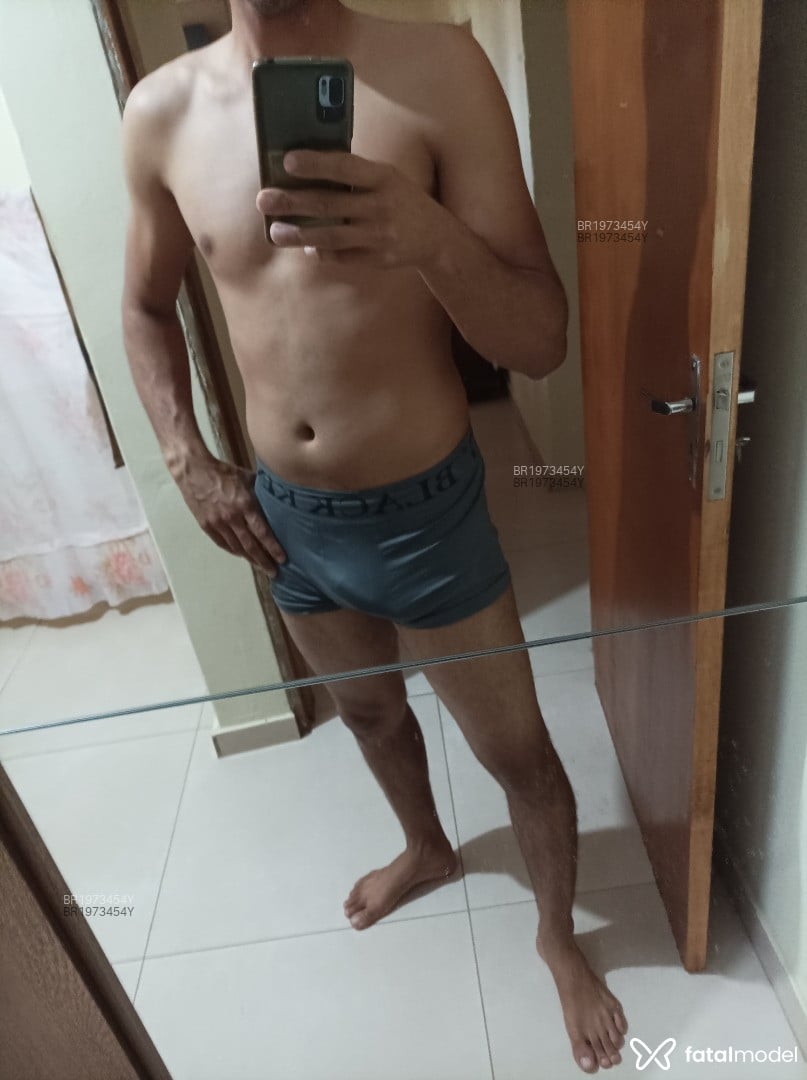 Acompanhante homem morena (o) de olhos castanhos - Victor