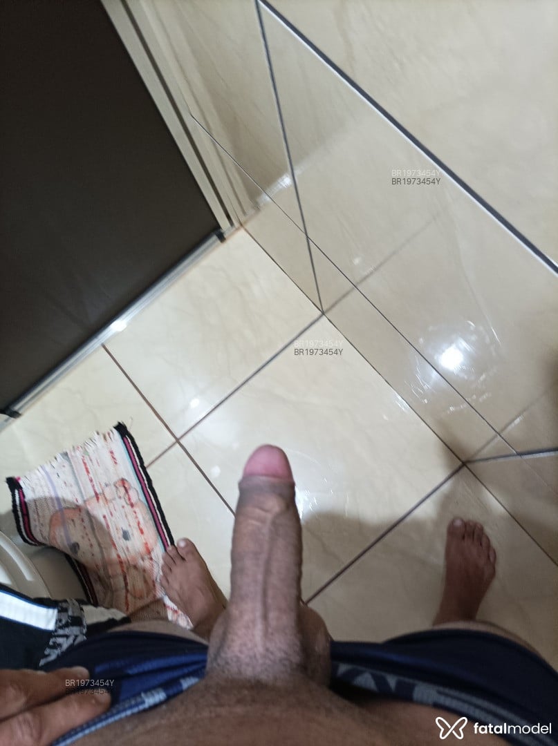 Acompanhante homem morena (o) de olhos castanhos - Victor