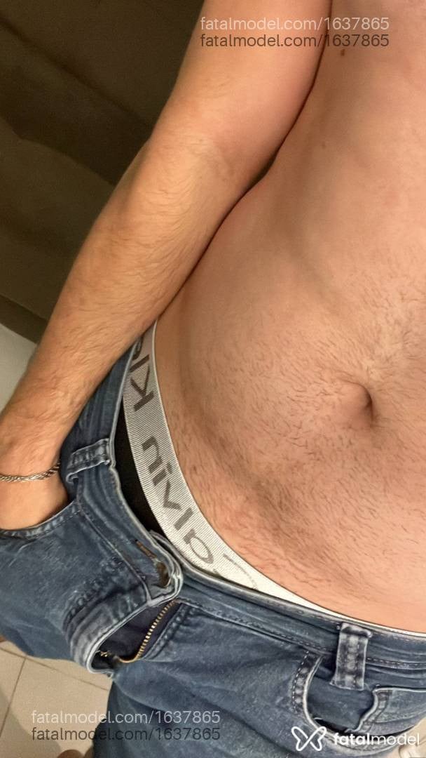 Acompanhante homem com cabelo castanho de olhos castanhos em Belo Horizonte Acompanhante homem com cabelo castanho de olhos castanhos em Belo Horizonte - Diego Vrsátil