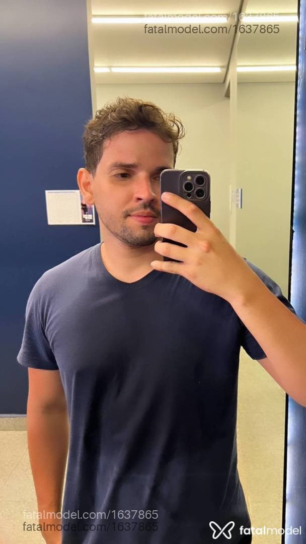 Acompanhante homem com cabelo castanho de olhos castanhos em Belo Horizonte Acompanhante homem com cabelo castanho de olhos castanhos em Belo Horizonte - Diego Vrsátil