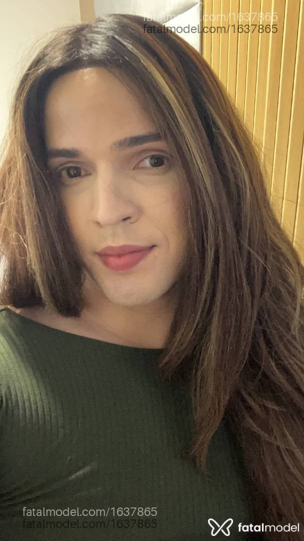 Acompanhante mulher trans com cabelo castanho de olhos castanhos - Larissa Albie