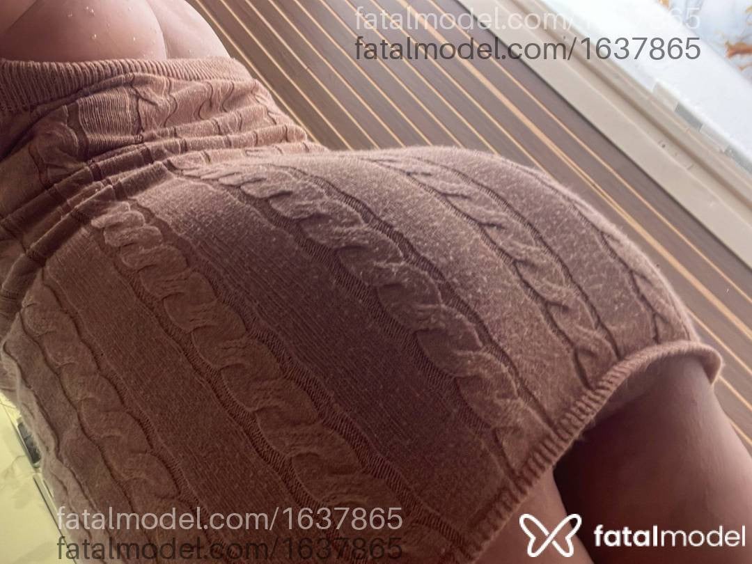 Acompanhante mulher trans com cabelo castanho de olhos castanhos - Larissa Albie