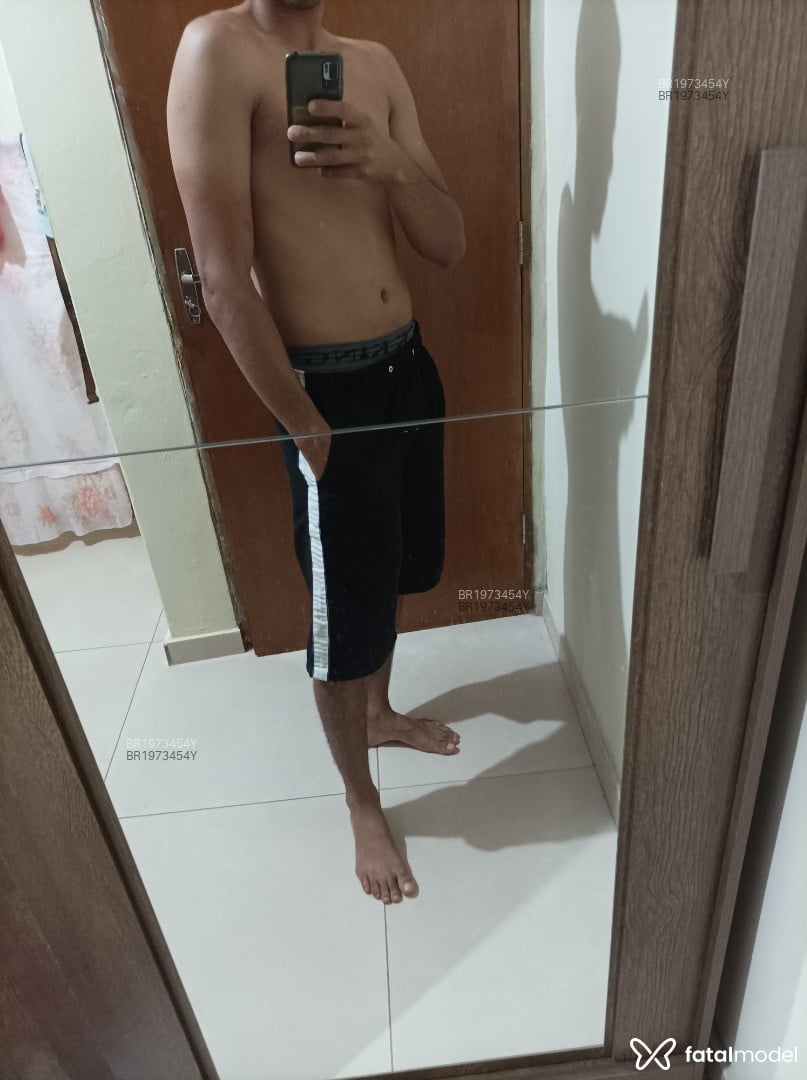 Acompanhante homem morena (o) de olhos castanhos - Victor