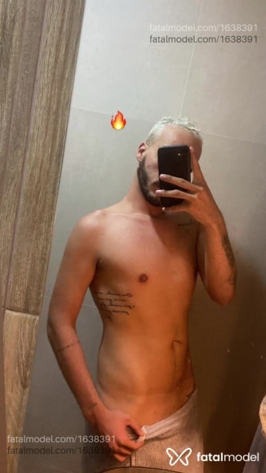 Acompanhante homem com cabelo castanho de olhos verdes - Vitor Miller