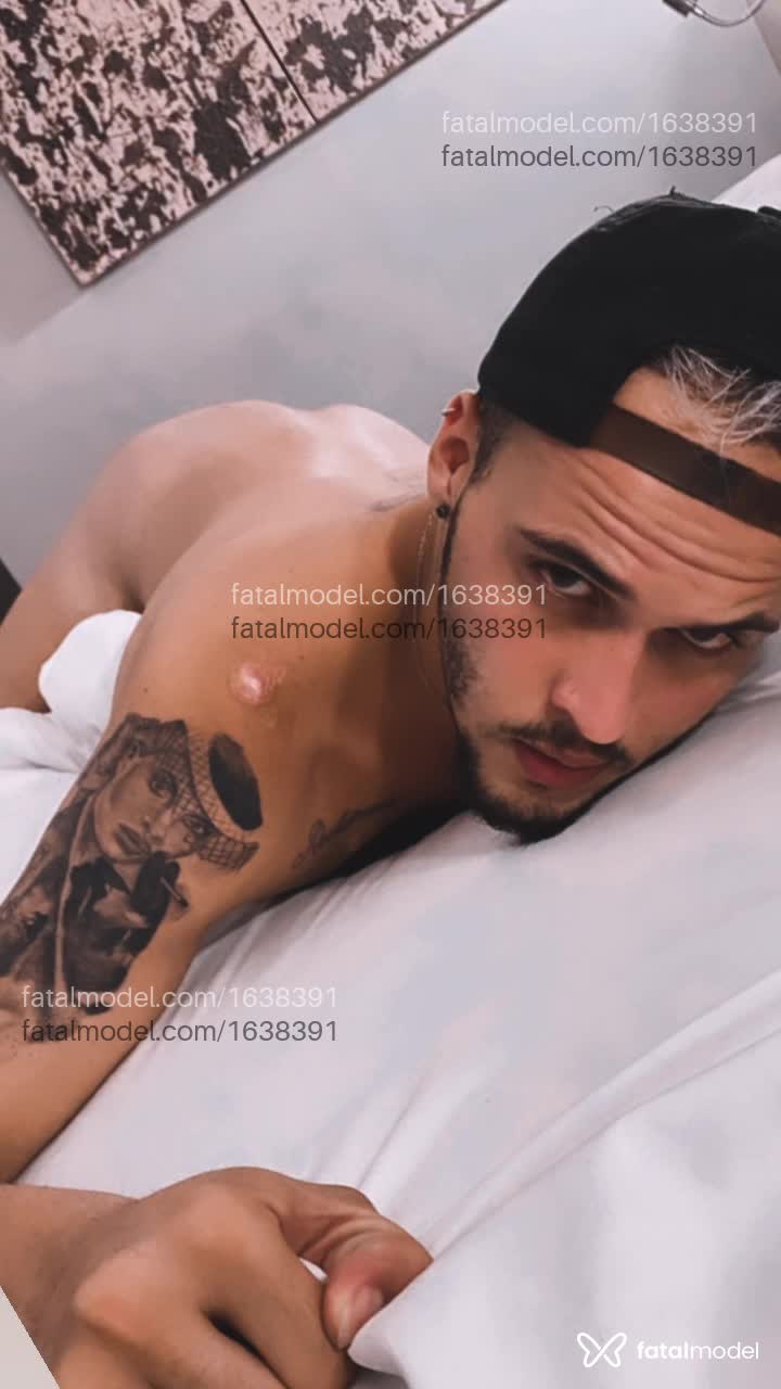 Acompanhante homem com cabelo castanho de olhos verdes - Vitor Miller