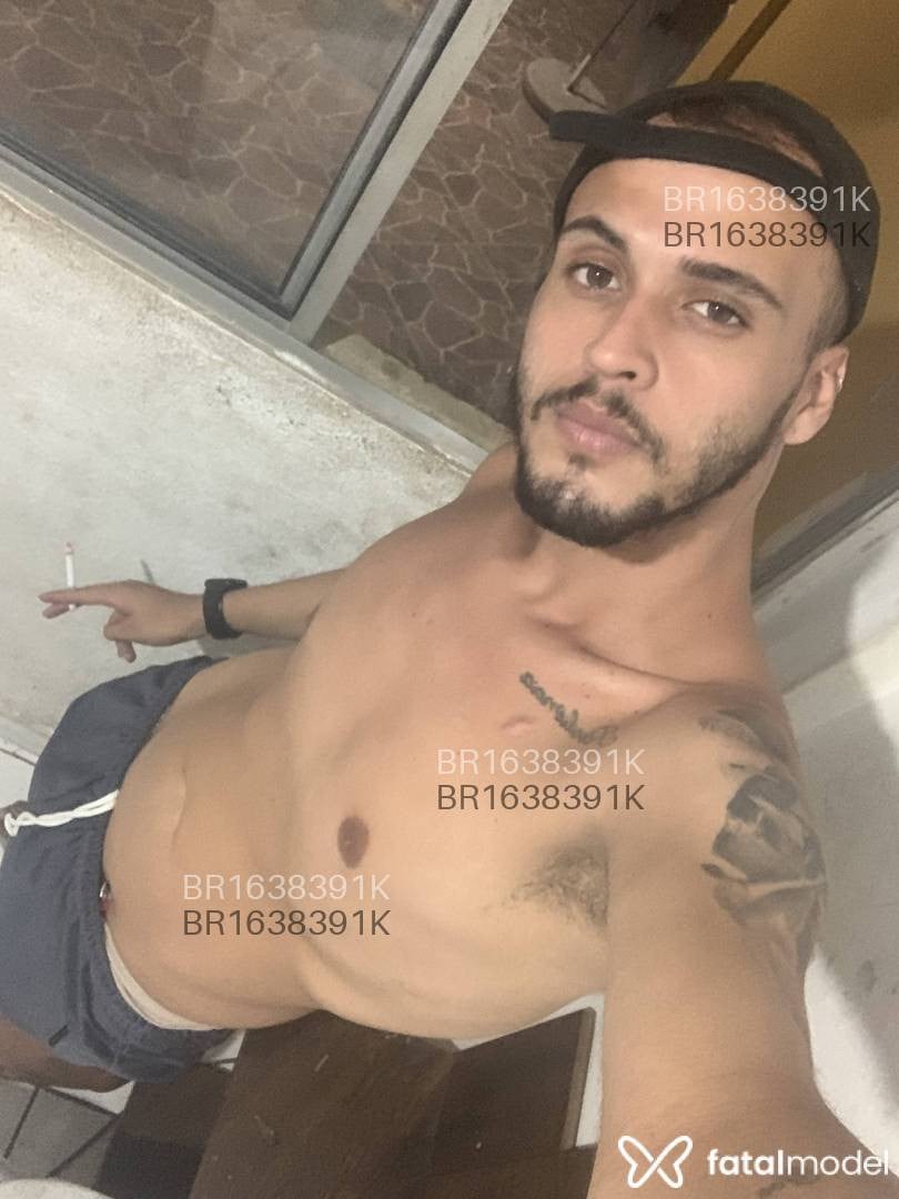 Acompanhante homem com cabelo castanho de olhos verdes - Vitor Miller