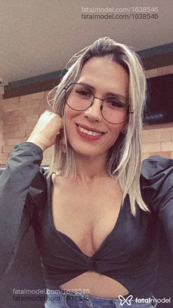 Acompanhante mulher trans loira (o) de olhos castanhos - Karlla Padilha