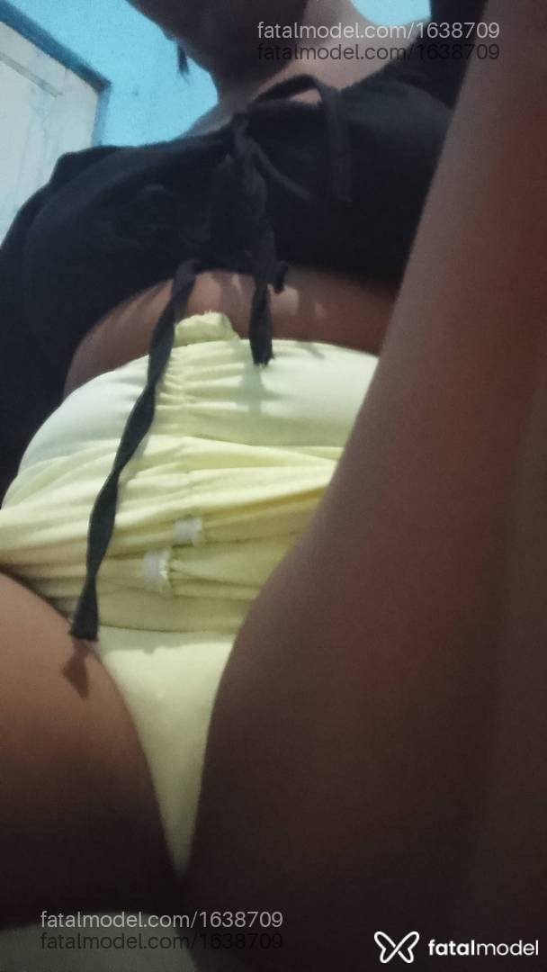 Acompanhante mulher morena (o) de olhos pretos - Hellen