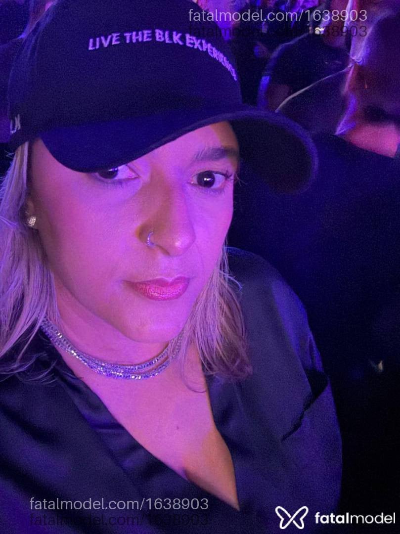 Acompanhante mulher loira (o) de olhos castanhos em Poços de Caldas - Bárbara Mendes
