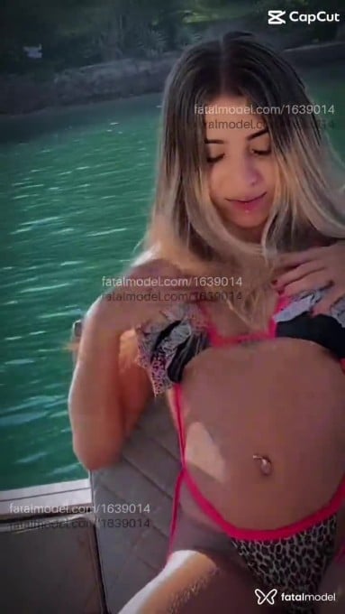 Acompanhante mulher loira (o) de olhos castanhos - Melissa Victoria