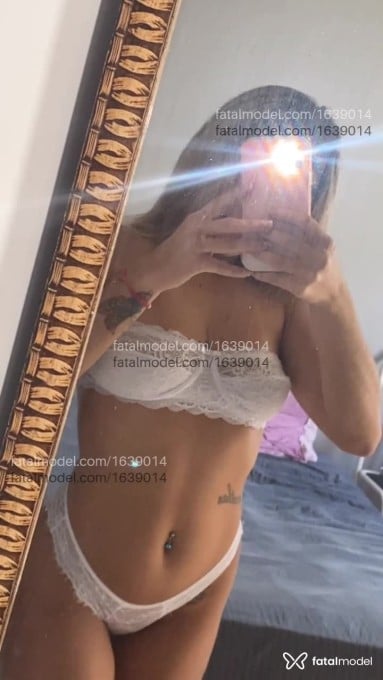 Acompanhante mulher loira (o) de olhos castanhos - Melissa Victoria