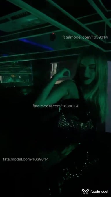 Acompanhante mulher loira (o) de olhos castanhos - Melissa Victoria