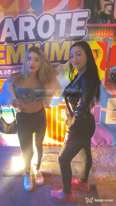 Acompanhante mulher loira (o) de olhos castanhos - Melissa Victoria