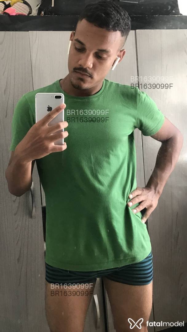 Acompanhante homem com cabelo castanho de olhos castanhos em Belém - Guilherme