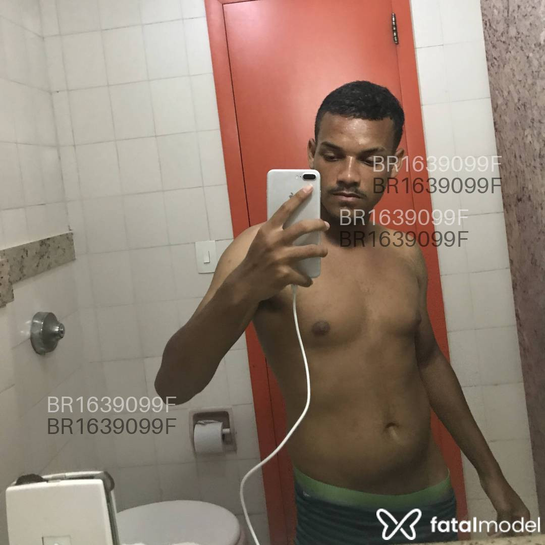 Acompanhante homem com cabelo castanho de olhos castanhos em Belém - Guilherme