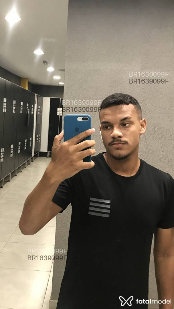 Acompanhante homem com cabelo castanho de olhos castanhos em Belém - Guilherme