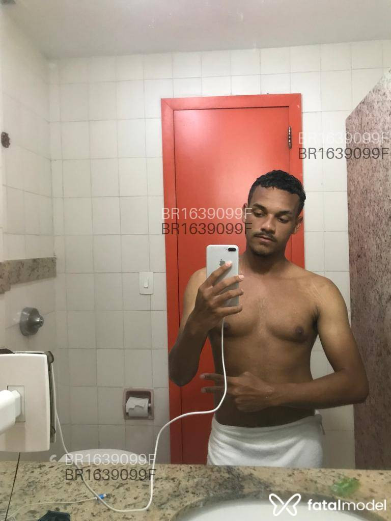 Acompanhante homem com cabelo castanho de olhos castanhos em Belém - Guilherme