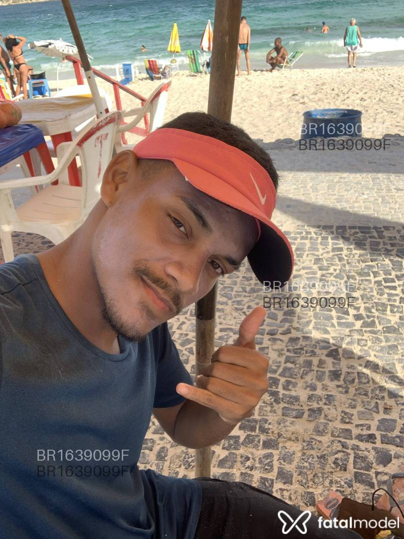 Acompanhante homem com cabelo castanho de olhos castanhos em Belém - Guilherme