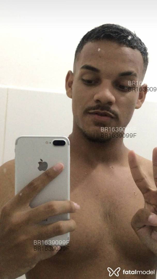 Acompanhante homem com cabelo castanho de olhos castanhos em Belém - Guilherme