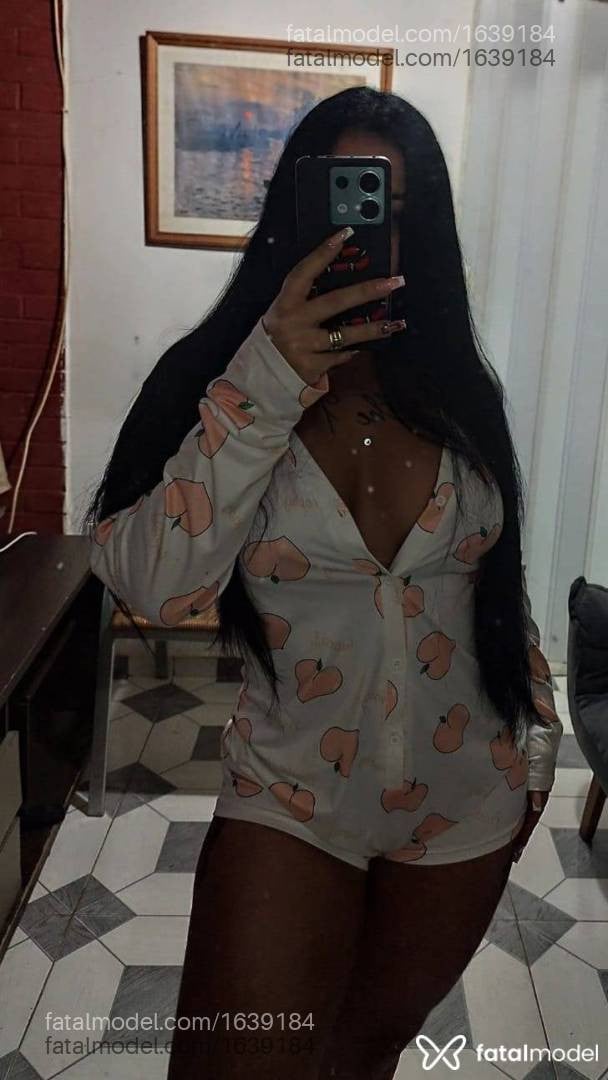 Acompanhante mulher morena (o) de olhos pretos - Yaraa