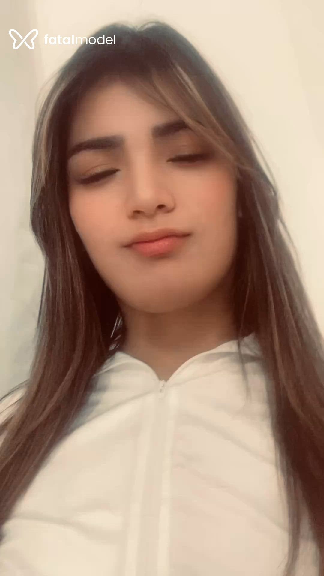 Acompanhante mulher com cabelo castanho de olhos castanhos - Mia