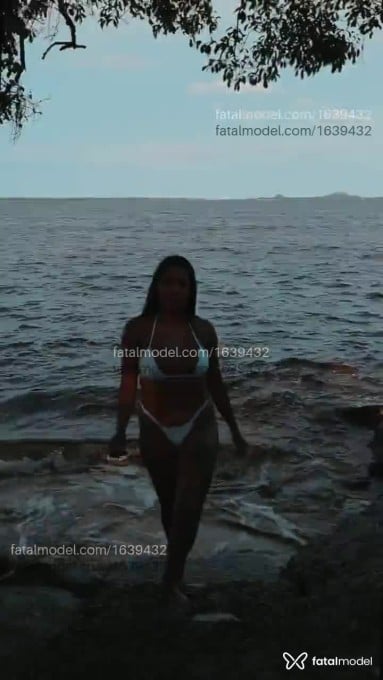 Acompanhante mulher morena (o) de olhos verdes em Barra Velha Acompanhante mulher morena (o) de olhos verdes em Barra Velha - Maria Lotus