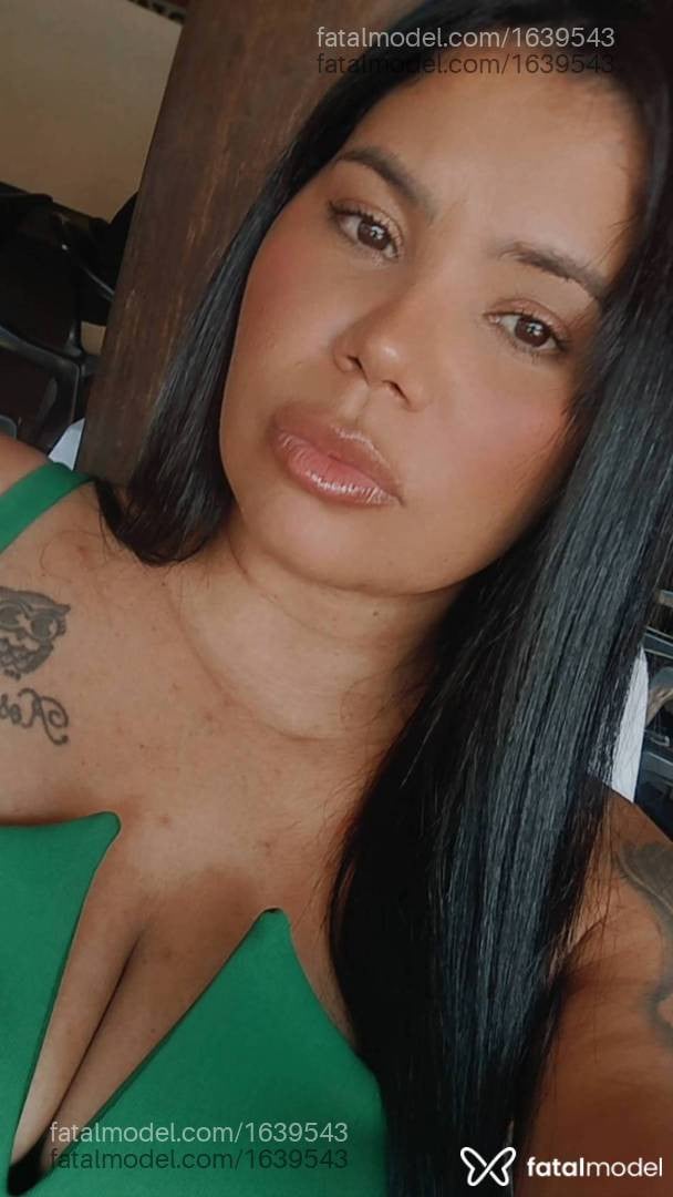 Acompanhante mulher com cabelo castanho de olhos pretos - Indinha