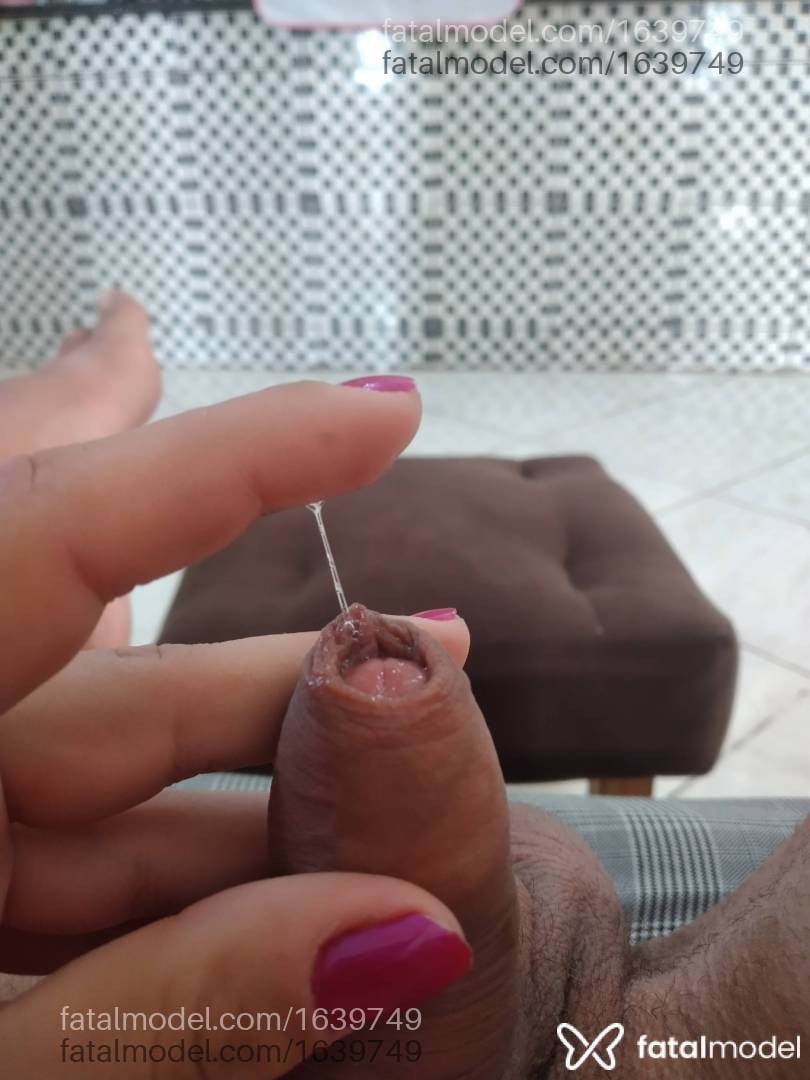 Acompanhante mulher trans com cabelo colorido de olhos mel - Beatriz