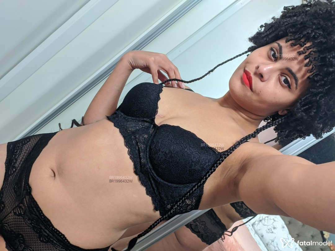 Acompanhante mulher com cabelo castanho de olhos castanhos em São Paulo - Alika Bomani