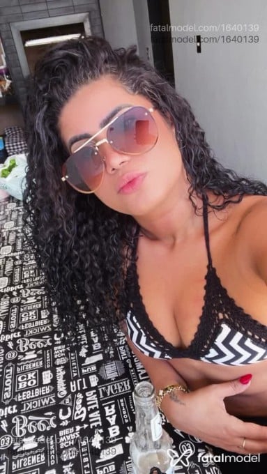 Acompanhante mulher morena (o) de olhos castanhos em Unaí Acompanhante mulher morena (o) de olhos castanhos em Unaí - Amanda